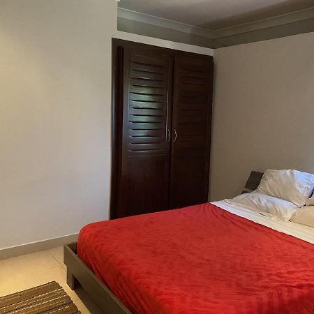B Bakerstreet - Beautiful Two Bedroom Apartment アクラ エクステリア 写真